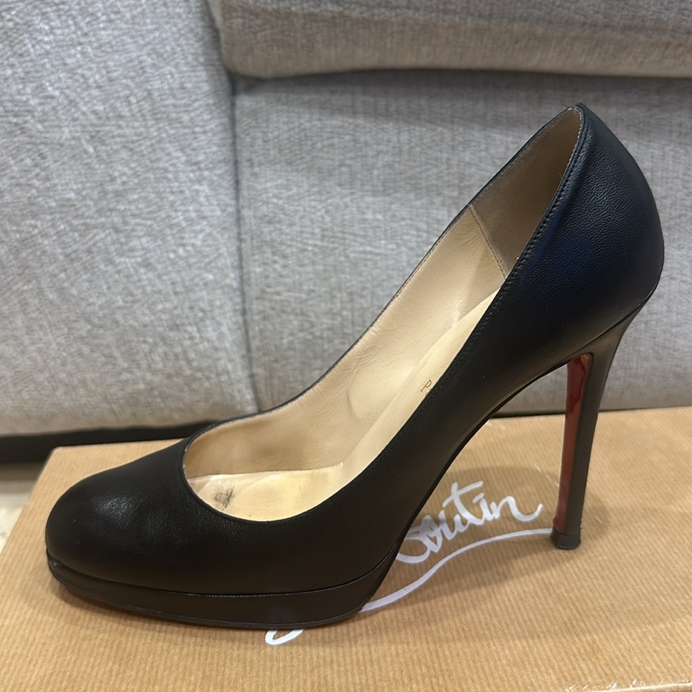 Christian Louboutin size 9 black pumps/heels - Picture 3 of 8